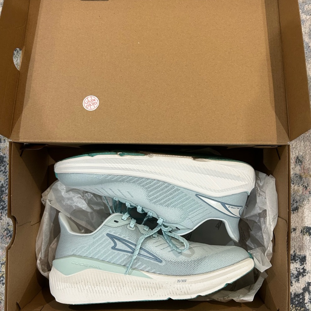 Altra Women's Experience Form running shoes - Size 8.5